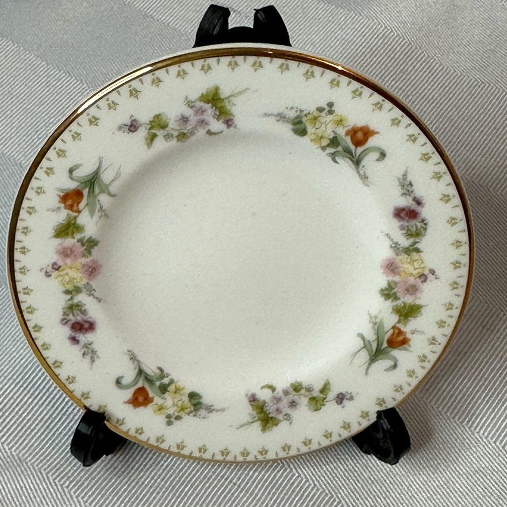 Small Wedgwood Mirabelle 3” Plate